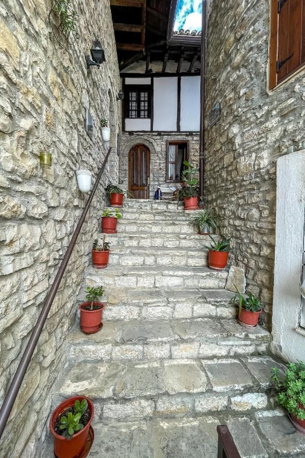 Bujtina Kodiket Guesthouse Berat Exterior photo