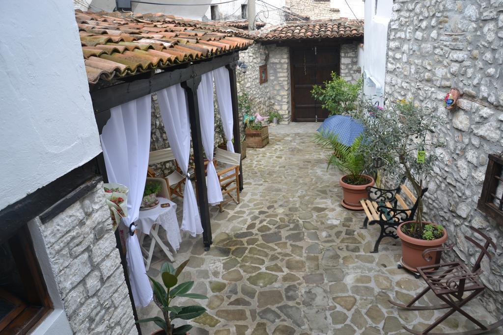 Bujtina Kodiket Guesthouse Berat Exterior photo